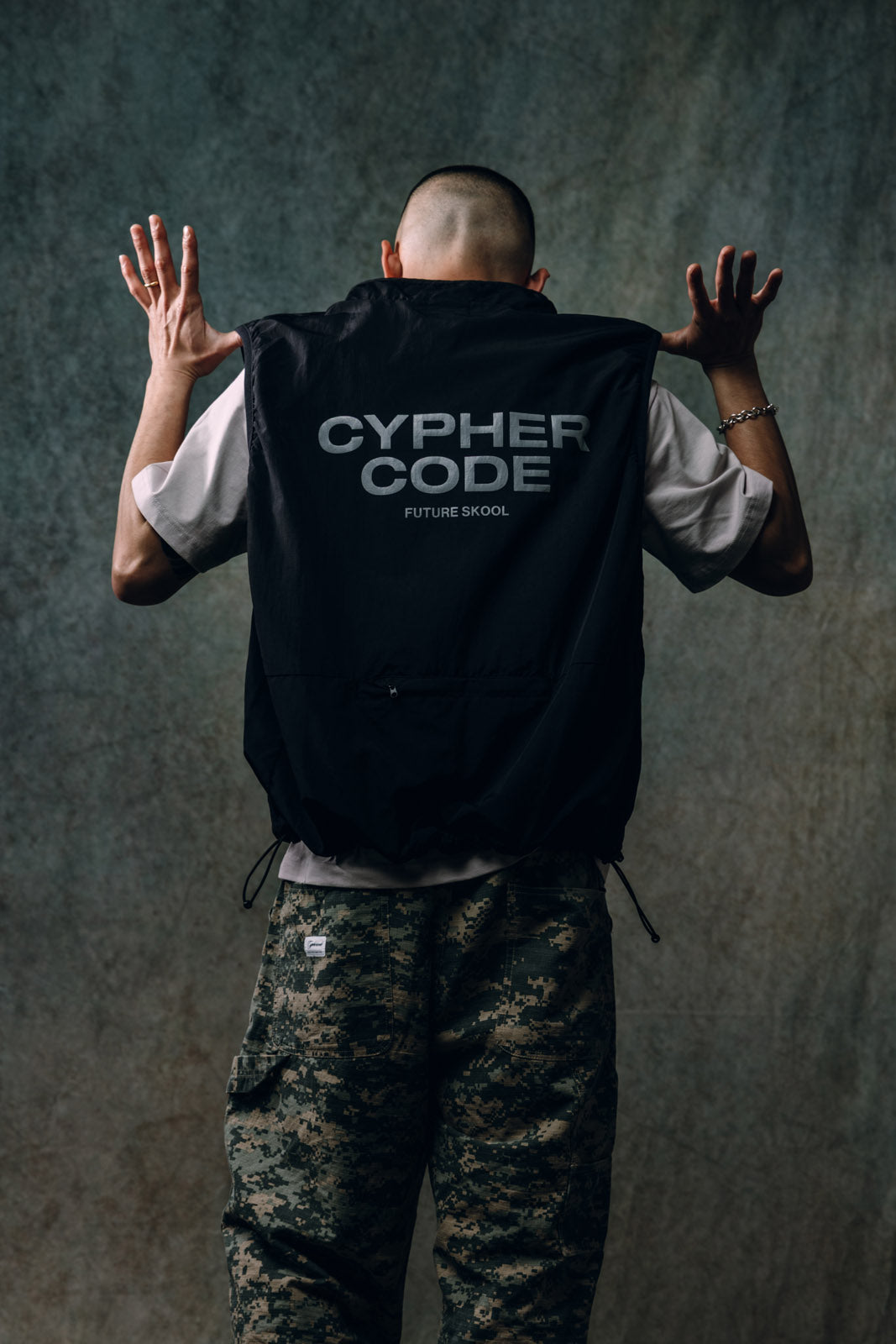 TRIANGLE NYLON VEST