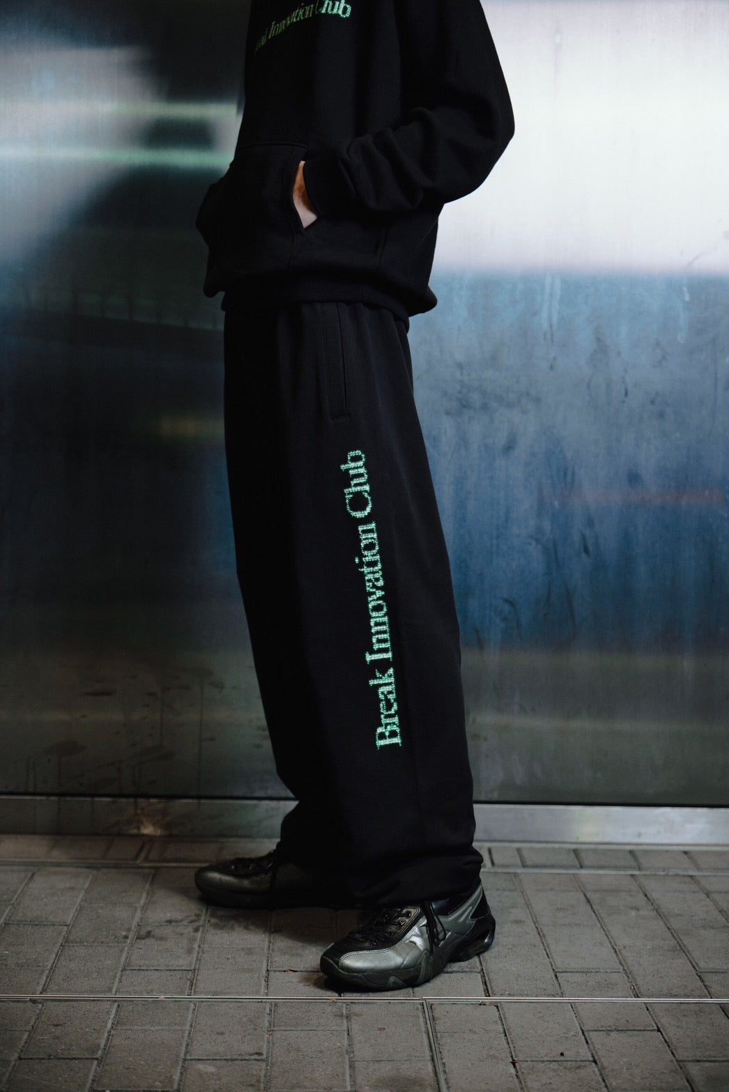 BREAK INNOVATION CODE SWEAT PANTS