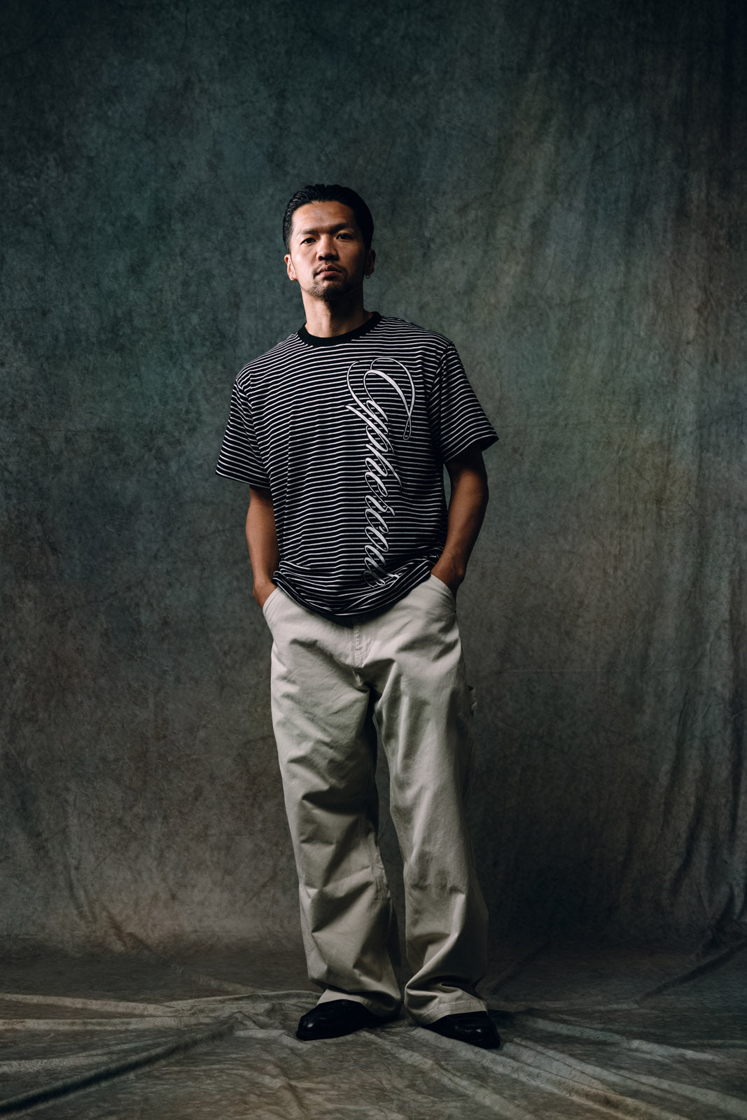 BIG SCRIPT BOARDER TEE
