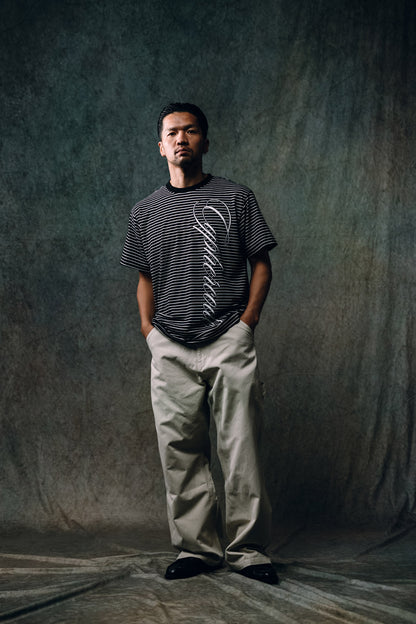 BIG SCRIPT BOARDER TEE