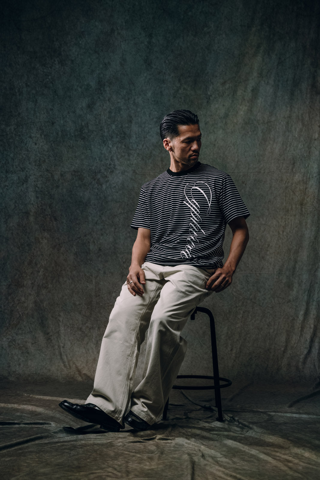 BIG SCRIPT BOARDER TEE