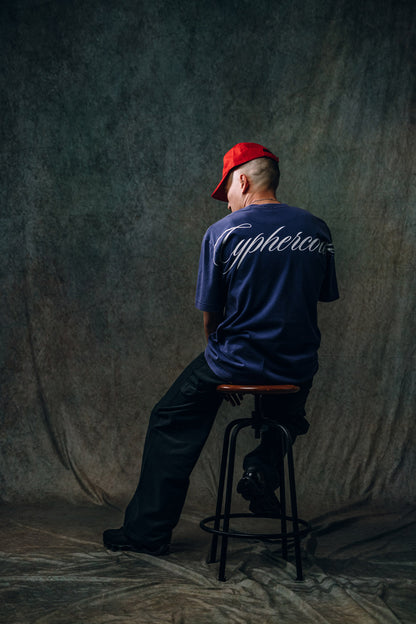 WIDE SCRIPT TEE