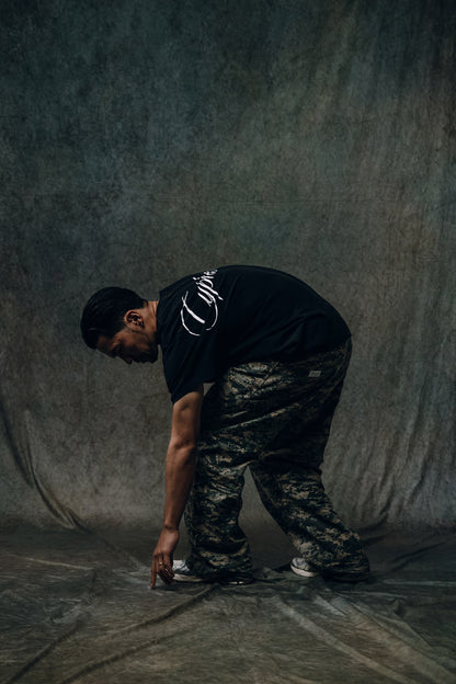 WIDE SCRIPT TEE